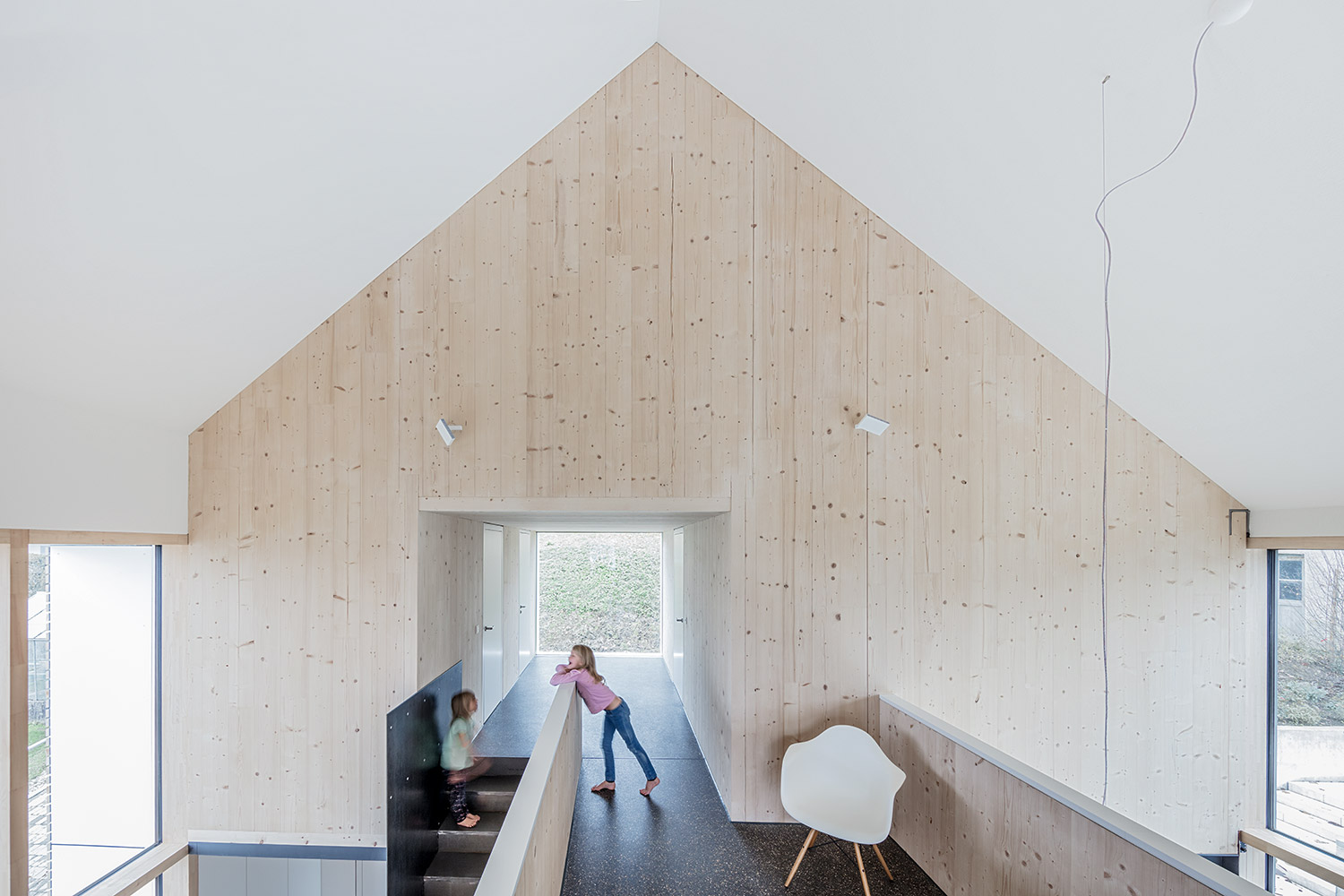 HI-Architektur-Stuttgart-Wohnhaus-Am-Albtrauf-08 Modernes Einfamilienhaus am Albtrauf mit Holzfassade und großzügiger Verglasung – HI Architektur Stuttgart
